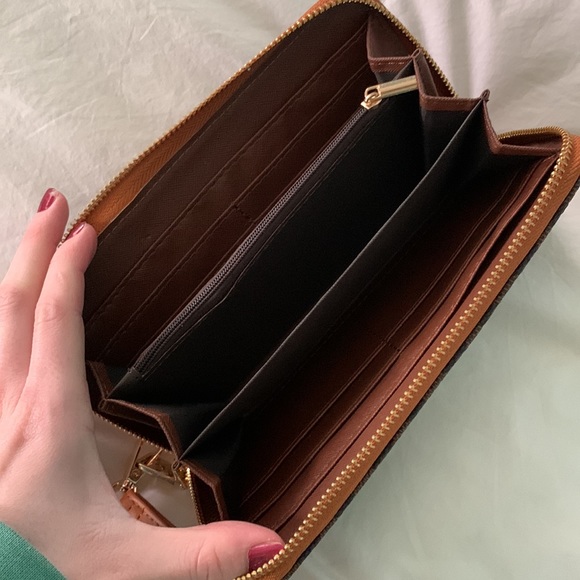 Wallet - Picture 2 of 2